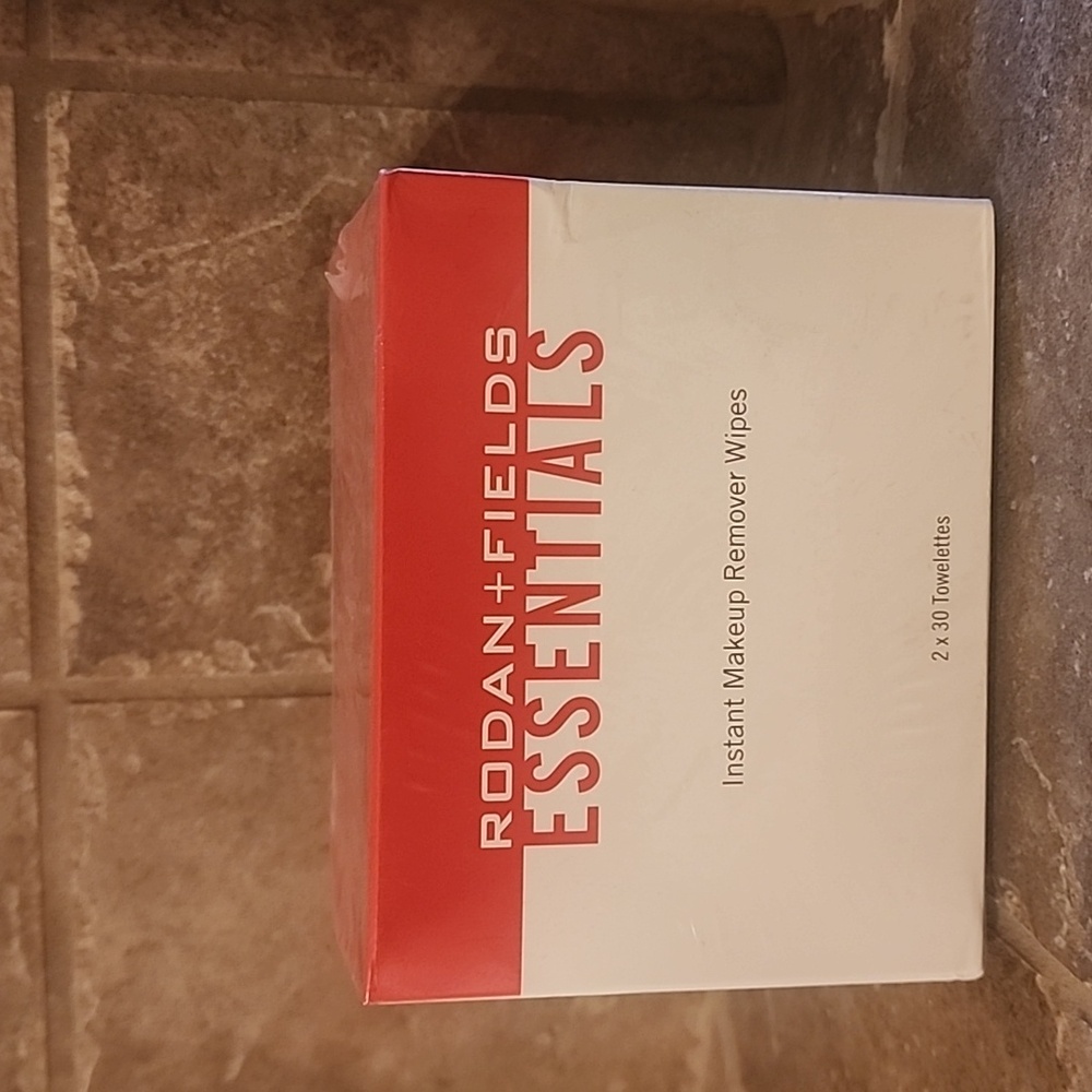 Rodan + Fields Essentials Makeup Remover Wipes